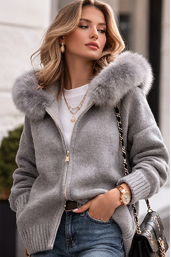 Alessia | Cárdigan de Lana 80% con Capucha de Piel de Zorro Desmontable